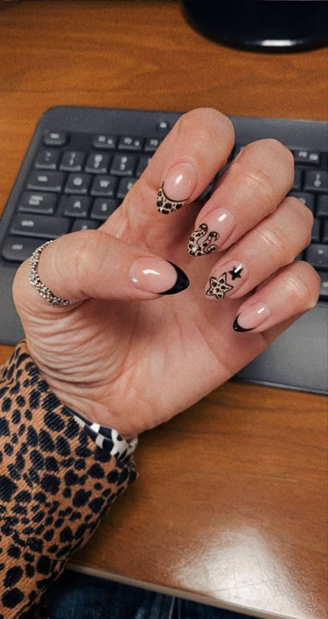 Cheetah Print Tip Nails, Black Nails With Cheetah Accent Nail, Coffin Leopard Nails, Black And Cheetah Print Nails, Cheetah Accent Nails, Nude Cheetah Nails, Black Cheetah Nails, Cute Cheetah Nails, Simple Design Nails