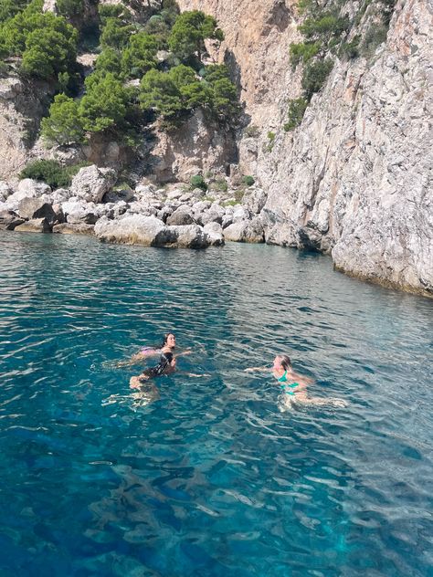 Swimming In Italy, Amalfi Coast Boat, Almafi Coast Italy, Cruise Italy, 1 Day Trip, Italy Vibes, Sailing Cruises, Capri Italy, Amalfi Coast Italy