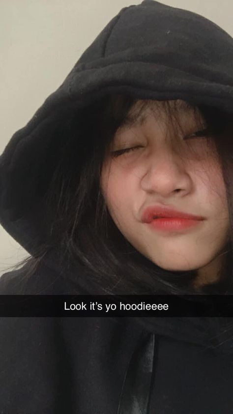 Cute Hoodie Selfie Ideas, Photo Ideas With Hoodies, Hoodies Selfies Ideas, His Hoodie Captions, Wearing His Hoodie Caption, Poses With Hoodies, Cute Snap Selfie Poses, Hoodie Captions For Instagram, Hoodie Selfie Instagram