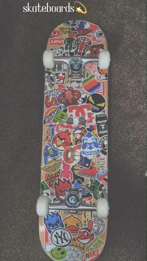 Painted Skateboard Aesthetic Grunge, Pretty Skateboards, Skateboarding Quotes, Aesthetic Skateboard, Skate Bord, Painted Skateboard, Skateboarding Aesthetic, Skate Vibes, Skateboard Photos