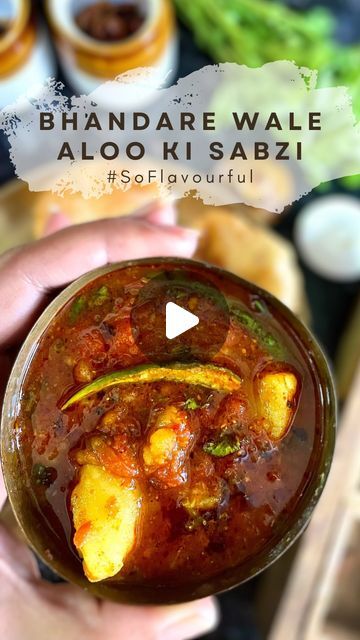 The Excited Cook & Traveller on Instagram: "Bhandare wale aloo ki sabji🥔😋  Who doesn’t love bhandare wale aloo ki sabji? If you grew up in north India, you know what I am talking about. Bhandare ka khana is made using basic ingredients, but the taste of each and every dish is top-notch. No onion, no garlic, this aloo recipe tastes different than your regular rase wale aloo, all the magic in that secret masala which I am going to tell you here.  Let’s see the recipe.   (Ingredients for secret masala) 1 bay leaf 1 black cardamom  3 green cardamom  1 cinnamon stick 7-8 black peppercorns  2-3 cloves 4 Kashmiri dry red chillies 1 tsp cumin seeds 1 tsp coriander seeds 1 tsp fennel seeds 1/2 tsp carom seeds 1 tsp Kasturi methi  (Ingredients for the gravy) 4 boiled potatoes  4 tsp oil Pinch of h Bhandare Wale Aloo, Sabji Recipe India, Carom Seeds, Aloo Recipe, Black Cardamom, Green Cardamom, Aloo Recipes, Break Fast, Pot Luck