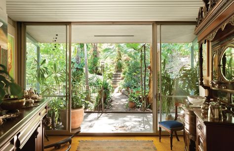 Designed in 1974, this climate-responsive, twelve-sided home in the Brisbane bush combines a sophisticated design concept with a structural system of exceptional economy. 70s Eco Home, 70s Nature House, Green Home Design Sustainable Living, Australian Bush Architecture, Australian Bush Modernism, Terracotta Tile Floor, Green Terrazzo, California Bungalow, Suburban House