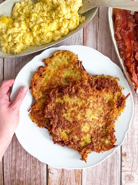 Swedish Potato Pancakes (Raggmunk) Recipe Scandinavian Vegetarian Recipes, Swedish Potato Pancakes, Authentic Swedish Recipes, Swedish Side Dishes, Scandinavian Food Recipes, Swedish Recipes Traditional, Swedish Homestead, Swedish Food Traditional, Swedish Potatoes