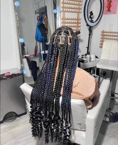 Trying new colors is bold, but in the end its cute💙😁 🌸style:medium knotless braids 🌸add ons: lower butt length, curly ends, blue color Ready to learn how to braid?🌸🧚🏼‍♀️ 🌸Arri’s SchoolHouse and Arri’s Little Braid Book is here! 🎓🎉 Ready to learn how do bussdown braids that are FULL and FLAT? Or do you just want to learn a solid parting foundation for any protective style? You’ll learn things like: - tucking color -triangle parts -brick layers -installing bohemian curls -and much more! 🌸F... Color Knotless Braids With Curls, Different Color Knotless Braids, Color Knotless Braids, Bohemian Curls, Knotless Braids With Curls, How To Braid, Braids With Curls, Protective Style, Knotless Braids