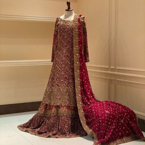 Color: Dark red Description: A classy farshi lehenga with an A-line long kameez, a signature Shakeel's by Zeeshan Danish silhouette with super intricate zardozi and kamdani This is a 3 piece outfit Includes: Long Shirt Lehnga Dupatta Beautiful Dupatta, Pakistani Bridal Dress, Red Bridal Dress, Asian Bridal Dresses, Lehenga Gown, Latest Bridal Dresses, Bridal Dresses Pakistan, Gaun Fashion, Pakistani Wedding Outfits