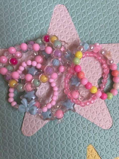 Cute Pastel Accessories, Kawaii Diy Accessories, Cutecore Bracelet Ideas, Cutecore Bracelets, Cutecore Jewelry, Cutecore Bracelet, Cutecore Kandi, Cutecore Accessories, Kawaii Clips