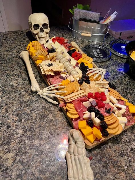 Halloween Skeleton Charcuterie Board Halloween Party Food Skeleton Charcuterie Board, Skeleton Charcuterie, Halloween Charcuterie Board Ideas, Halloween Sandwiches, Spooky Movie Night, Pumpkin Shaped Cookies, Halloween Charcuterie Board, Halloween Finger Foods, Yogurt Covered Pretzels