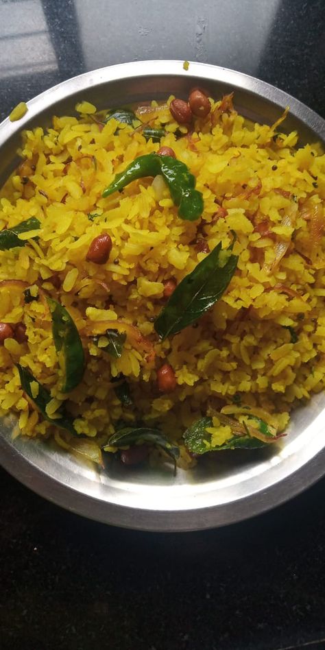 Delicious Food Image, Poha Recipe, Friend Party, Food Snap, Quick Lunch Recipes, Simple Lunch, Food Captions, Being A Mother, Tastemade Recipes