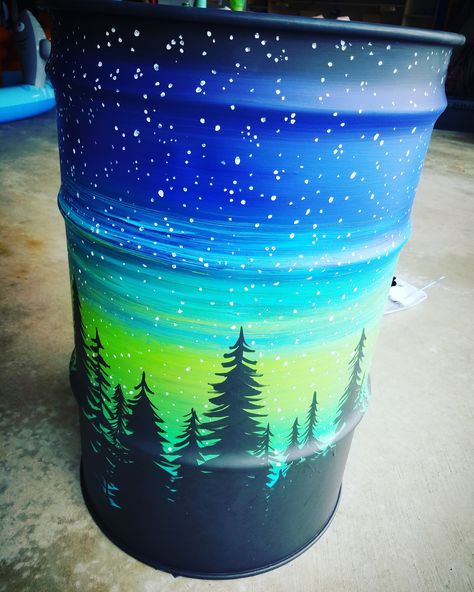 Propane Tank Art, Painted Trash Cans, Metal Trash Cans, Barrel Projects, Barrel Decor, Recycle Cans, Rock Painting Ideas, Street Mural, Trash Art