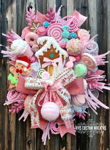 Pink Christmas Wreaths, Christmas Decor Pink, Natural Christmas Wreaths, Christmas Wreath Candy, Pink Christmas Wreath, Gingerbread Wreath, White Christmas Wreath, Candy Wreath, Gingerbread Christmas Decor