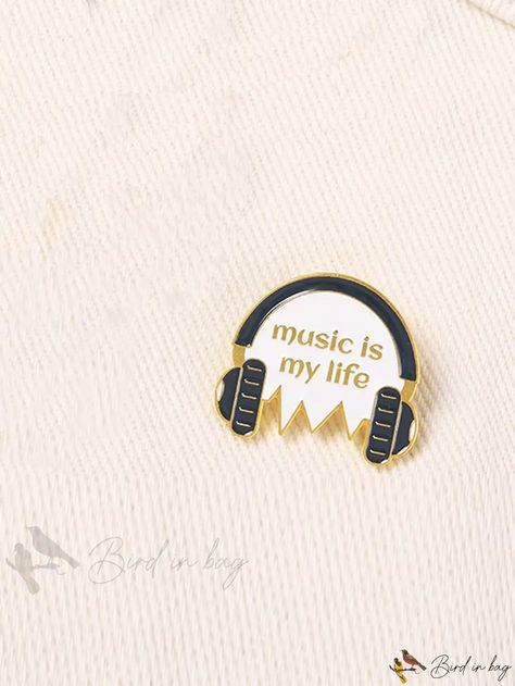 Bird in a Bag - Premium alloy headphones for music-loving kids. #kidsheadphones . #Cartoon_Honey_Bee #Bullet_Journal_Paper #Kids_Headphones #Backpack_Pins Backpack Pins And Patches Aesthetic, Headphone Decoration, Soup Store, Enamel Pin Design, Aesthetic Elements, Pin Anime, Decorative Push Pins, Backpack Ideas, Enamel Pin Display