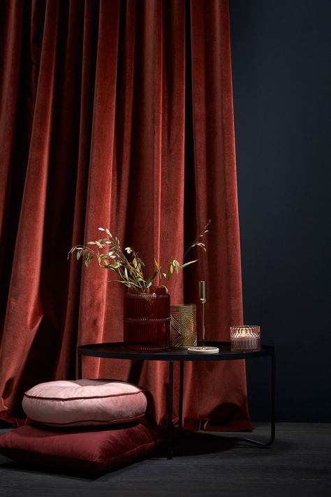 Cheap Curtains, Plain Curtains, Curtains Living, Red Curtains, Style Deco, Studio Interior, Studio Setup, Velvet Curtains, Studio Decor