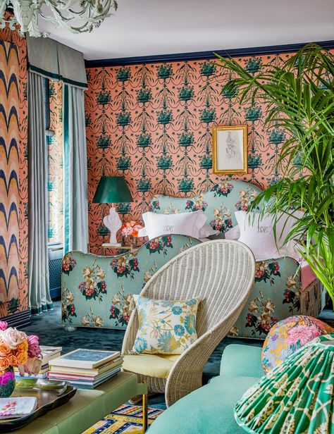 18 Stunning Floral Interiors from the AD Archive, for Those in Search of Springtime Joy | Architectural Digest 1960s Chairs, Wool Sofa, Ikea Table, House Of Dreams, Colorful Interior, Manhattan Apartment, Floral Interior, Chiavari Chairs, London Apartment