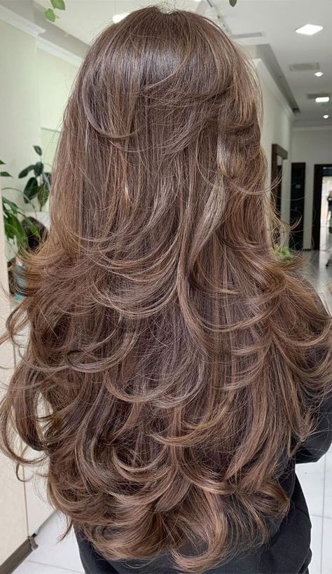 Butterfly Layer Haircut Long Hair, Female Layered Haircut, Butterfly Haircut Medium Brown Hair, Haircuts For Long Hair Butterfly, Long Hair With Butterfly Layers, Butterfly Haircut From Back, Butterfly Wolfcut Haircut, Butterfly Layers Hair Medium Wavy, Full Layers Haircut