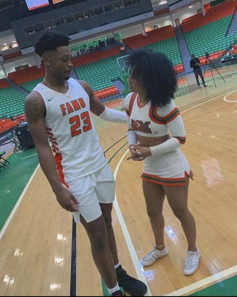 Basketball Couple Pictures, Basketball Relationship Goals, Basketball Couples, Nba Wife, Black Relationship, Sports Couples, Black Relationship Goals, Cute Couple Outfits, Bae Goals