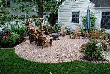 Paved Backyard Ideas, Circle Patio, Ormanlık Alan, Small Outdoor Patios, Backyard Ideas For Small Yards, Brick Patio, Concrete Patios, Front Patio, Brick Patios