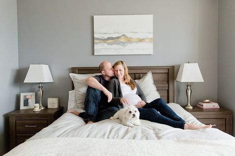 My maternity photo shoot tips: pose on the on the bed with your spouse and pooch #elizabethnord #photography #maternityphotos Maternity Poses On Bed, Maternity Pics On Bed, Maternity Photos On Bed, Bedroom Maternity Photos, Home Maternity Photography, Diy Maternity Photos, Indoor Maternity Photography, Photo Shoot Tips, Maternity Studio