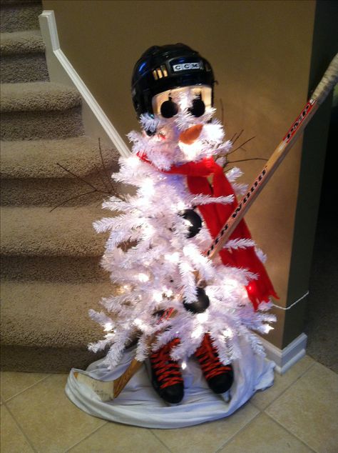 Hockey Snowman Christmas Tree Hockey Parade Float Ideas, Ski Furniture, Hockey Christmas Tree, Christmas Hockey, Picture Crafts, Hockey Family, Hockey Crafts, Hockey Bedroom, Hockey Christmas