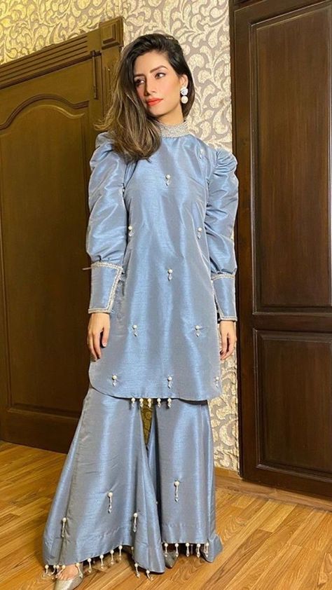 Pakistani Fashion Party Wear Salwar Kameez, Pakistani Sleeves Design, Eid Dress, Latest Dress Design, Pakistani Fashion Casual, Pakistani Fancy Dresses, Pakistani Dresses Casual, Pakistani Fashion Party Wear, Sleeves Designs For Dresses