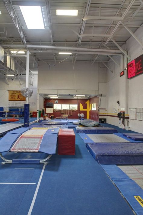 Gymnastics Gym Aesthetic, Tumbling Aesthetic Photos, Tumbling Gymnastics Aesthetic, Gymnastics Asethic, Trampolining Sport, Tumbling Pictures, Trampolining Gymnastics, Gymnastics Gymnasium, Tumbling Aesthetic