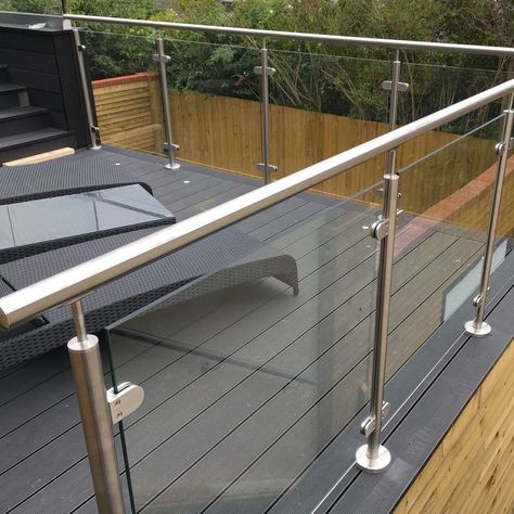 Stainless Railings Design, Front Balcony Glass Design, Glass Railing Balcony, Railing Design Balcony, Balcony Railing Design Modern, Aluminium Railing, Glass Railing Design, Railing Balcony, Glass Balcony Railing