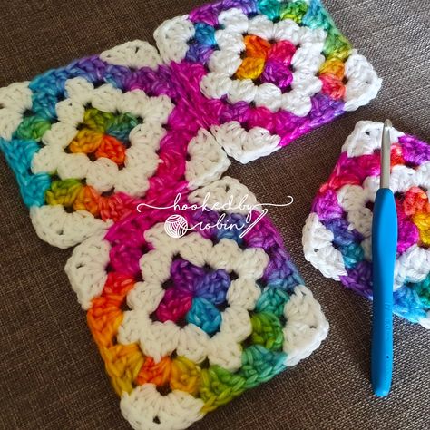 Two Tone Granny Square Crochet, Stained Glass Granny Square, Motifs Afghans, Sac Granny Square, Crocheted Squares, Granny Square Crochet Patterns Free, Square Crochet Pattern, Crochet Blocks, Crochet Fun