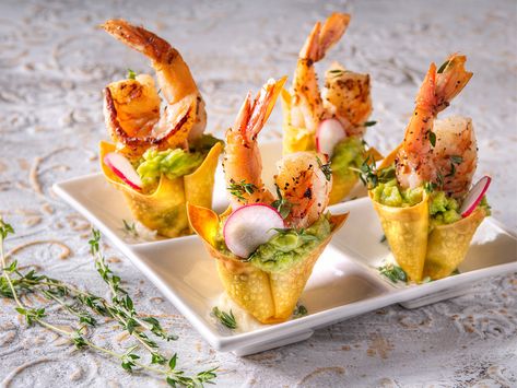 Guacamole Shrimp Wonton Cups | Recipes | ¡Yo Quiero! Brands Wonton Cups Recipes, Guacamole Cups, Cajun Grilled Shrimp, Shrimp Guacamole, Cups Recipes, Shrimp Wonton, Wonton Cups, Wonton Recipes, Shrimp Appetizers