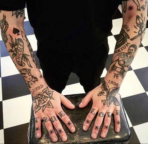 Black School Tattoo, Old School Tattoo Leg, Old School Hand Tattoo, Old School Tattoo Men, Tattoo Ideas Arm Sleeve, Old School Tattoo Design Black, Old School Tattoo Black, Tattoo Old School Black, Hand Tattoo Men