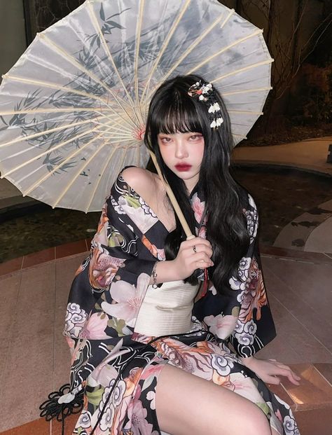 Human Poses, Art Poses, Cosplay Outfits, Japanese Kimono, Ulzzang Girl, Traditional Dresses, Aesthetic Girl, Korean Girl, بلاك بينك