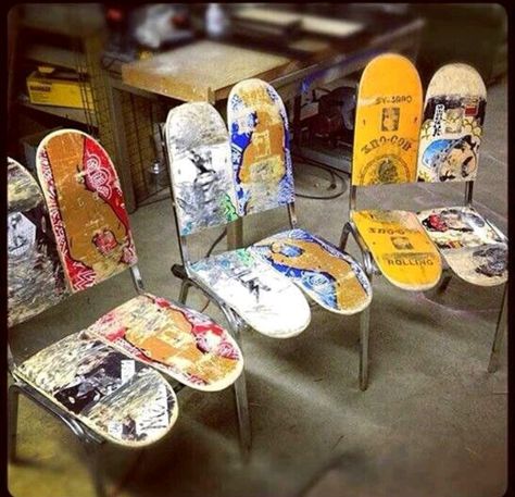 Make chairs out of old skateboards! Skateboard Room, Skateboard Furniture, Recycled Projects, Industrial Table, Skateboard Art, Home Trends, Boy Room, Boy's Room, Cool Furniture