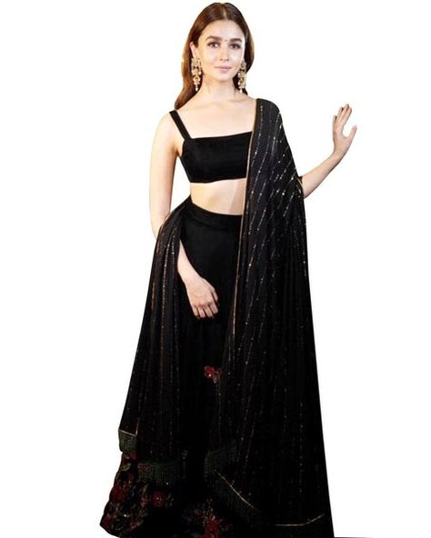 Sara Ali Khan Alia Bhatt, Kareena Kapoor Khan and more Bollywood Stars who love Black lehengas. Designerplanet Sabyasachi Collection, Sarah Sanderson, Simple Lehenga, Black Lehenga, Indian Outfits Lehenga, Lehenga Designs Simple, Bollywood Dress, Indian Look, Indian Dresses Traditional