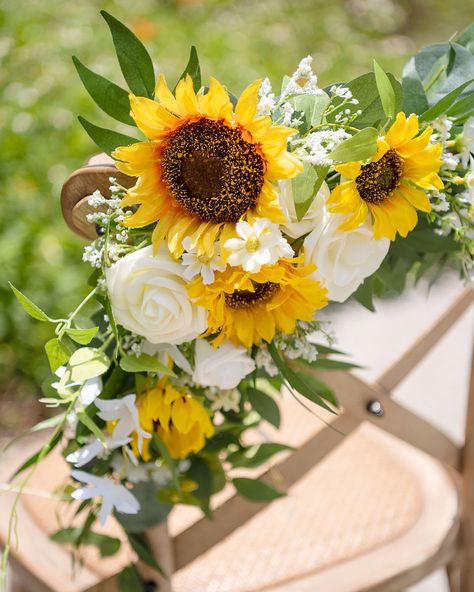 Wedding Chair Decor, Early Fall Weddings, Sunflower Wedding Decorations, Wedding Archway, Sunflower Themed Wedding, Sunflower Wedding Bouquet, Wedding Chair Decorations, Chair Decor, White Sunflowers