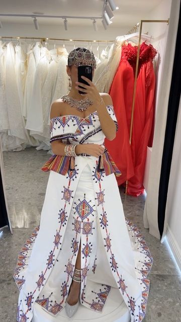 Algerian Food, Traditional Jacket, Ballroom Dress, Full Length Dress, Night Out Dress, Fashion Poses, Event Dresses, Fashion Sketches, Chic Dress