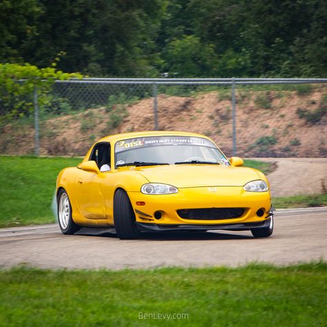 Yellow NB Miata Drifting at USAir Motorsports - BenLevy.com Yellow Miata, Nb Aesthetic, Nb Miata, Mx5 Nb, Eunos Roadster, Mx5 Miata, Car Shows, Mazda Mx5 Miata, Miata Mx5