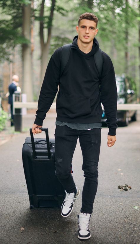 Men’s Fashion Sporty, Men Sport Style Outfits, Mens Airport Style, Startup Outfit, Mens Athleisure Outfits, Men Athletic Outfits, Airport Outfit Men, Athleisure Outfits Men, Athletic Mens Fashion