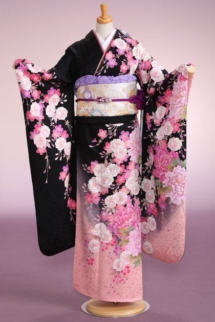 Pretty Kimonos, Japan Dress, Moda Kimono, Furisode Kimono, Japanese Traditional Clothing, Cute Kimonos, Kimono Japan, Traditional Japanese Kimono, Kimono Outfit