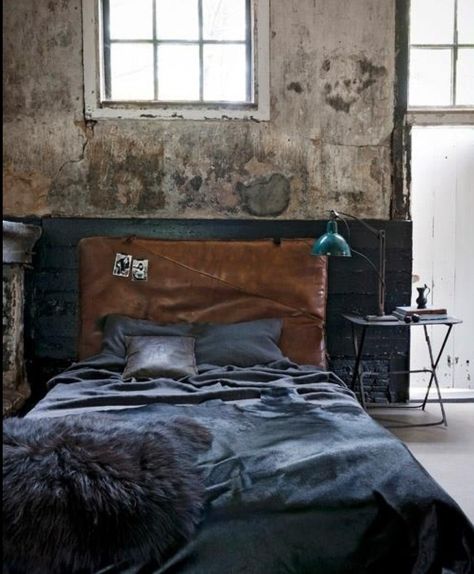 industrial bedroom design 13 Urban Industrial Decor, Industrial Bedroom Design, Masculine Bedroom, Industrial Bedroom, Leather Headboard, Interior Minimalista, Interior Design Photography, Interior Room, Brick Walls