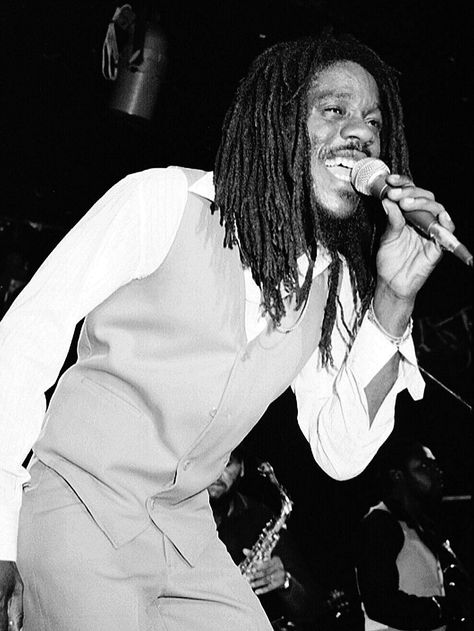 Dennis Brown Black Music Artists, Dennis Brown, Reggae Artists, Reggae Style, Roots Reggae, The Wailers, Music Images, Reggae Music, Music Photography