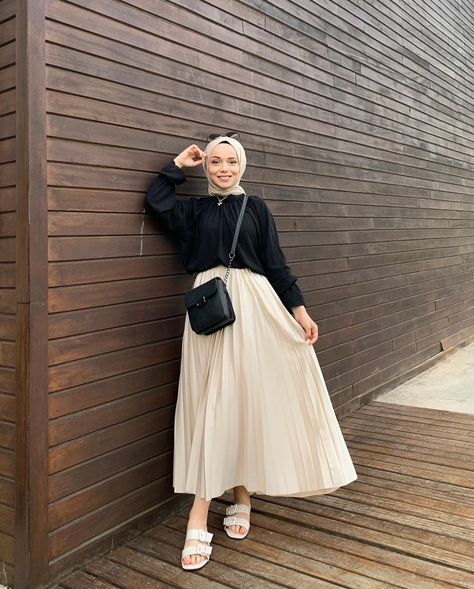 School Hijab, Outfit Female, Fesyen Islam, Tutorial Hijab Pashmina, Hijab Fashion Summer, Hijabista Fashion, Soft Things, Modest Casual Outfits, Outfits Hijab