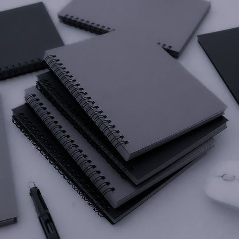 𝓪𝓮𝓼𝓽𝓱𝓮𝓽𝓲𝓬 Matte Black Aesthetic, Stationary Aesthetic, Pretty School Supplies, Stationery Obsession, Cute Stationary School Supplies, Cute School Stationary, Study Stationery, Cool School Supplies, Stationary School