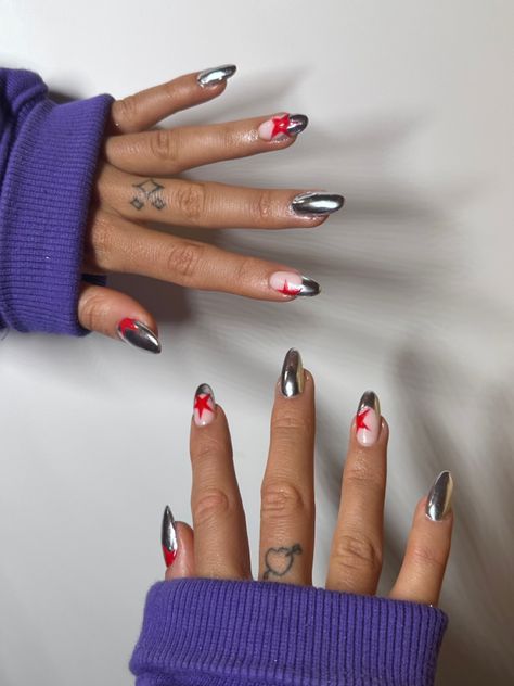 Chrome And Star Nails, Gold Chrome Star Nails, Funky Nails 2024, Harry Inspired Nails, Red And Chrome Nails, Glam Rock Nails, Cool Red Nails, Red Checkered Nails, Rockstar Girlfriend Nails