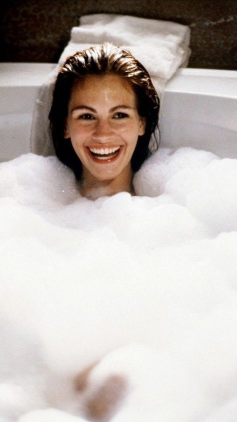 In The Bathtub, Septième Art, I Love Cinema, Richard Gere, Julia Roberts, Iconic Movies, Bubble Bath, Film Serie, Great Movies