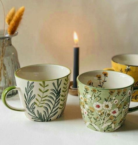 Diy Pottery Painting, Pottery Painting Designs, Pretty Mugs, Keramik Design, Tassen Design, Painted Mugs, Pottery Crafts, Diy Pottery, Ceramics Pottery Art