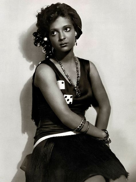 Nina Mae McKinney Nina Mae McKinney (1912-1967) #1930s #actresses She was cast in first all-black #musical #film, “Hallelujah”. #History #BlackHistory Idda Van Munster, Black Actresses, By Any Means Necessary, Vintage Black Glamour, Black Hollywood, Looks Black, African American Women, African American History, Thug Life