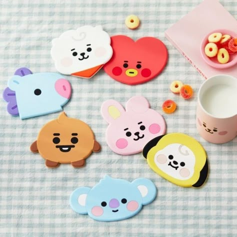 Bt21 Clay Charms, Bts Clay Art, Molding Clay Ideas, Korea South, Clay Keychain, Clay Magnets, Silicone Coasters, Bts Bt21, Tanah Liat