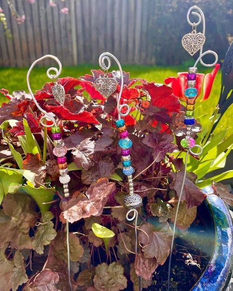 Garden Fairy Wands, Wicca Crafts, Diy Outdoor Party, Plant Jewelry, Flower Vase Arrangements, Fairy Wands, Clay Crafts Air Dry, Garden Birthday, Garden Fairy