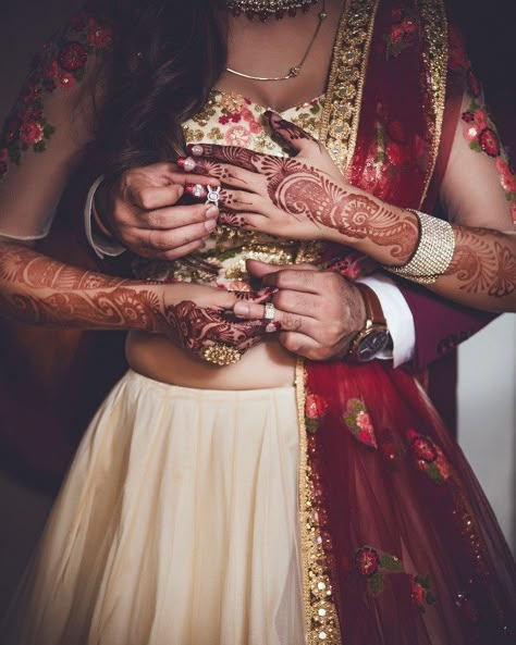 Indian Engagement, Indian Henna, Indian Wedding Photography Couples, Engagement Photography Poses, Bridal Photography Poses, Indian Wedding Couple, Wedding Photoshoot Poses, Indian Wedding Photography Poses, Wedding Picture Poses