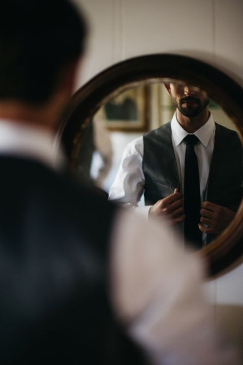 Dark Persephone, Groomsmen Wedding Photos, Pose Pengantin, Groomsmen Photography, Groomsmen Poses, Riverside Wedding, Groomsmen Getting Ready, Groom Photoshoot, Wedding Portrait Poses