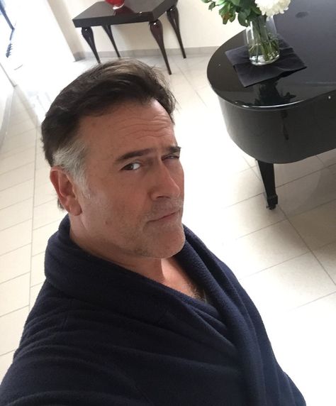 Dashingly handsome Bruce Campbell ready for filming in New Zealand Burn Notice Fiona, Bruce Campbell Evil Dead, Michael Weston, Ash Evil Dead, Evil Dead 1981, Horror Vhs, Jack Burton, Ash Williams, Bruce Campbell