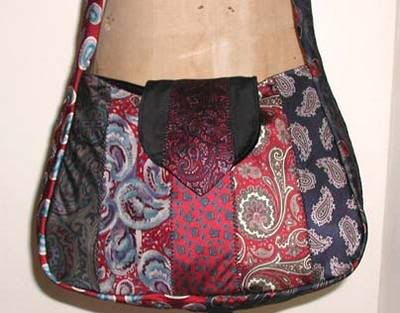 necktie crafts | This necktie shoulder bag is so stylish and fun and you can learn how ... Necktie Purse, Necktie Crafts, Old Ties, Sac Diy, Tie Crafts, Favorite Purse, Free Tote, Sewing Tutorials Free, Sewing Purses